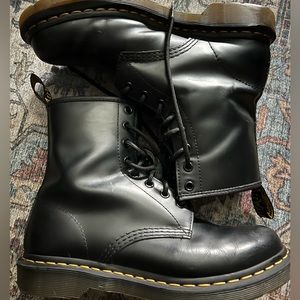 DR MARTENS boots